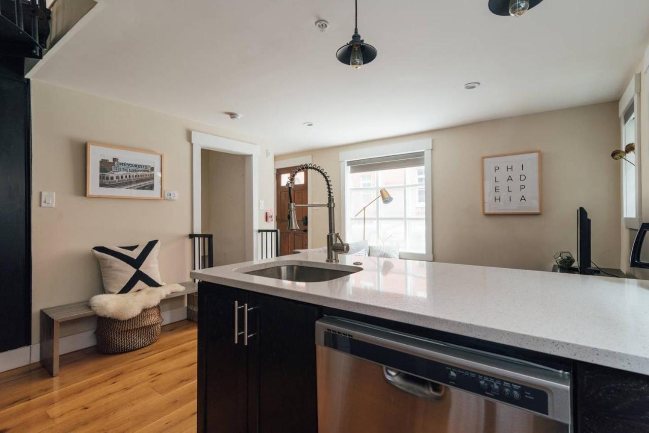 Renovated & Modern Home In Downtown Philly Philadelphia Bagian luar foto