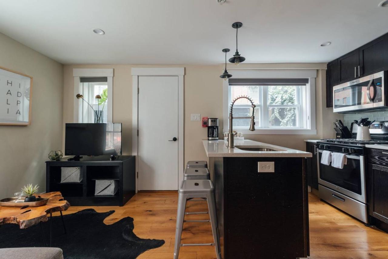 Renovated & Modern Home In Downtown Philly Philadelphia Bagian luar foto